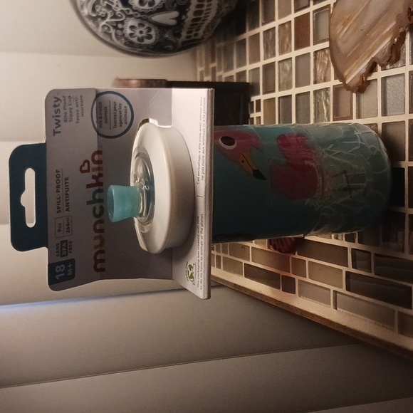 Munchkin twisty Sippy cup - Picture 2 of 3